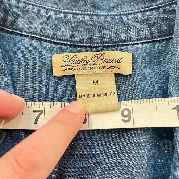 Lucky Brand Charleigh Polka Dot Denim Chambray Shirt SZ M - Picture 4 of 10